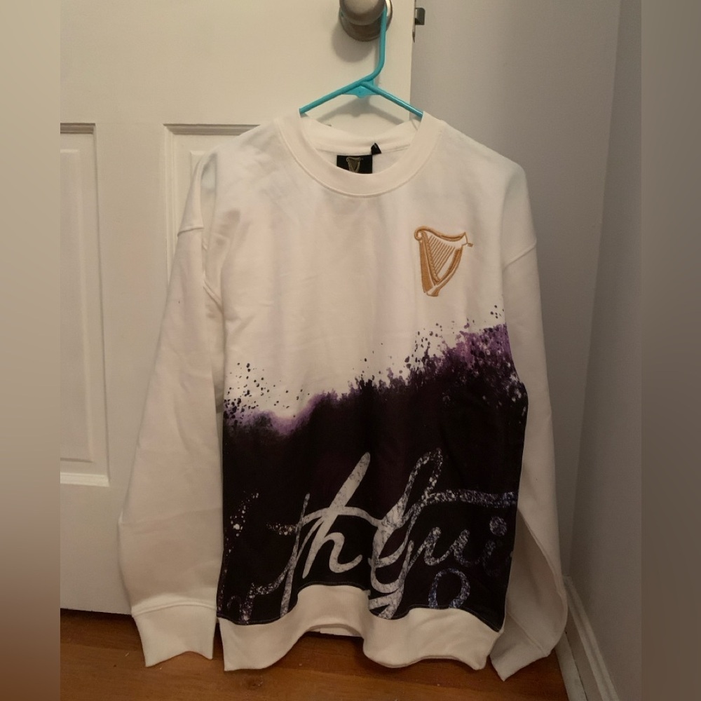 Guinness Brewery White Sweatshirt with Guinness signature detailing